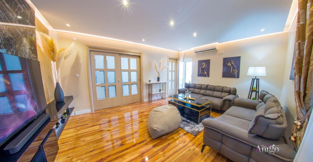 Luxury Apartment Black And Gold 모스타르 외부 사진