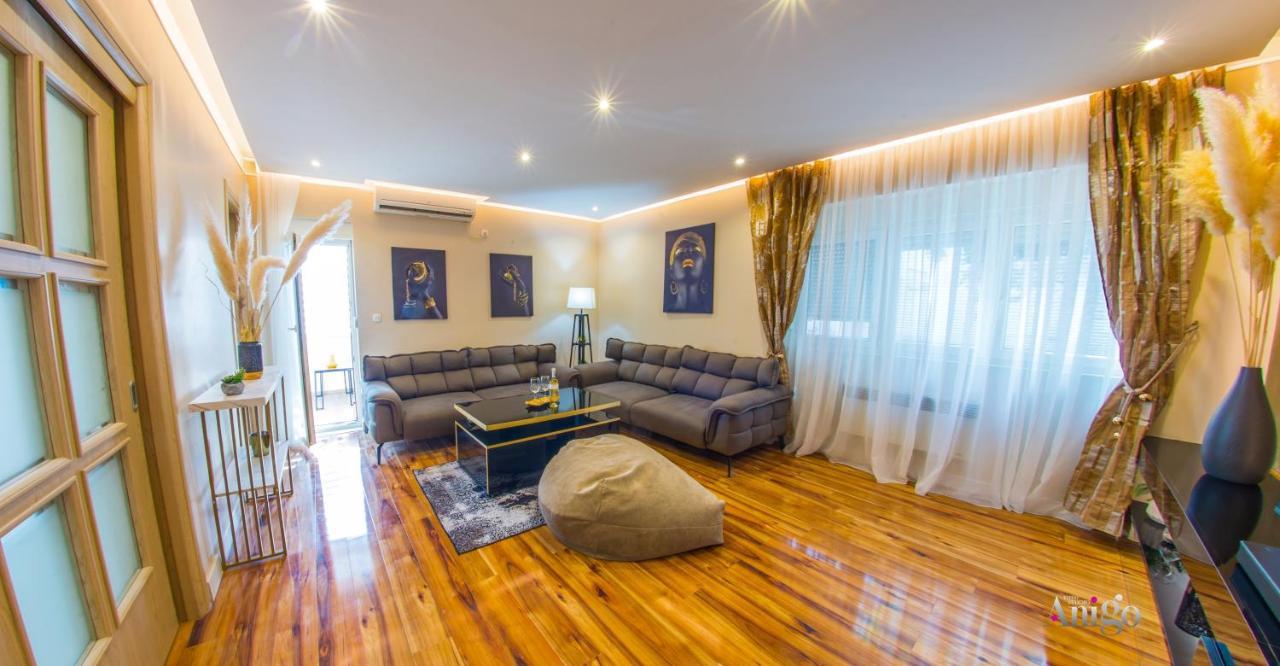 Luxury Apartment Black And Gold 모스타르 외부 사진