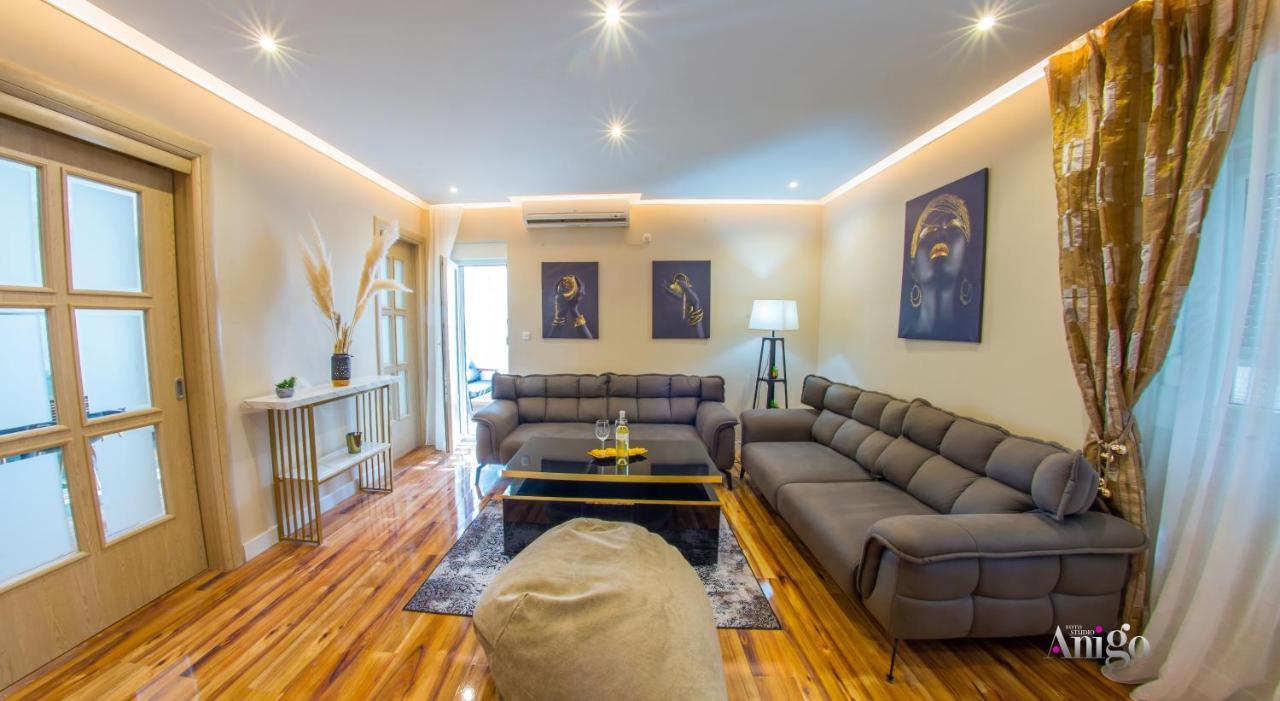 Luxury Apartment Black And Gold 모스타르 외부 사진