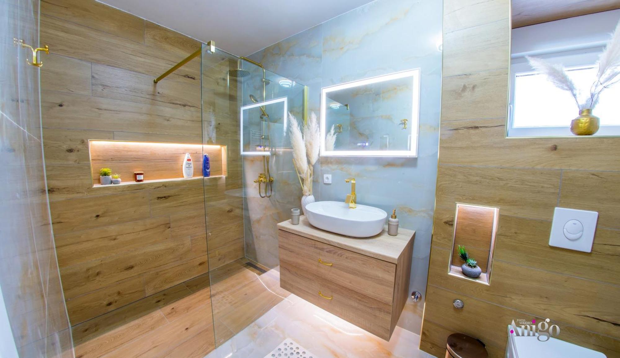 Luxury Apartment Black And Gold 모스타르 외부 사진