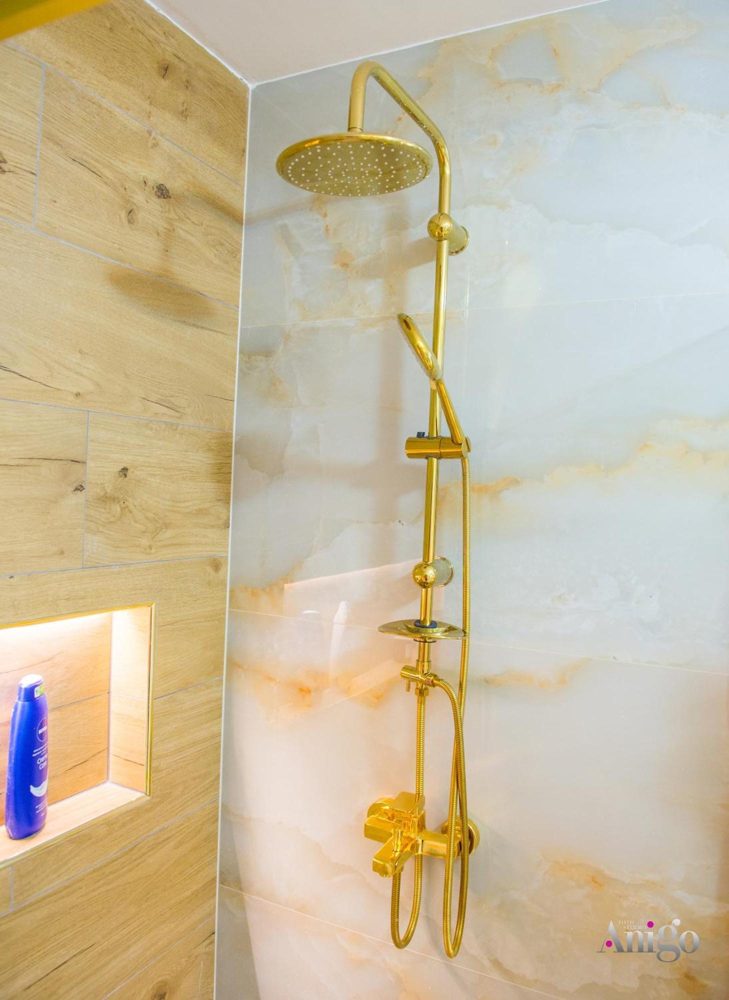 Luxury Apartment Black And Gold 모스타르 외부 사진
